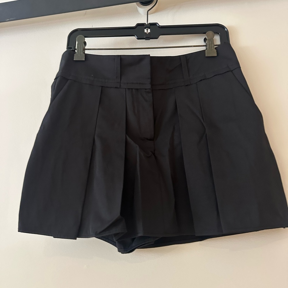 H&M Black Pleated Skort